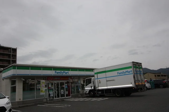 ファミリーマートまで850m