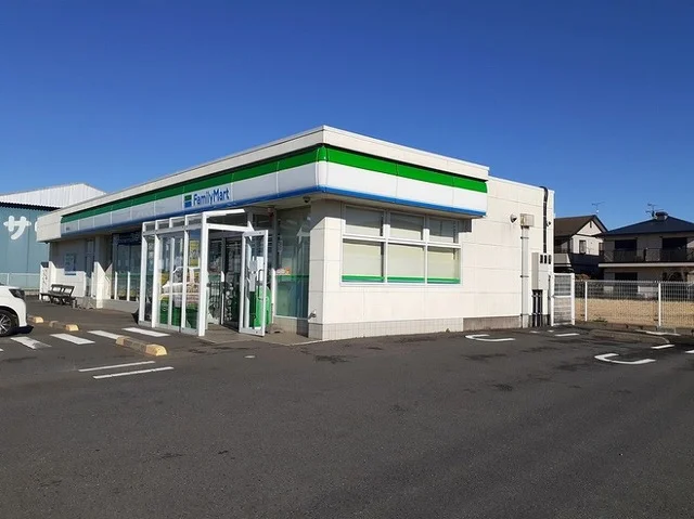 ファミリーマートまで900m