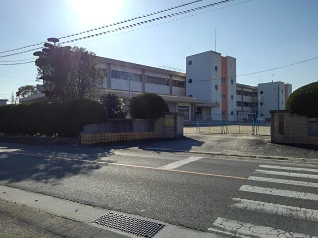 本郷小学校まで550m