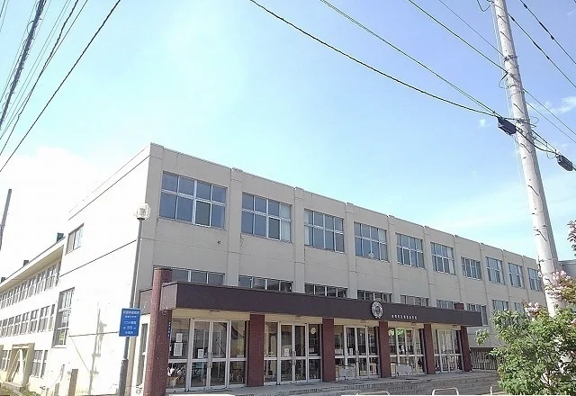 朝里小学校まで255m