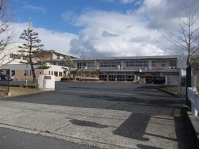 五泉東小学校まで300m