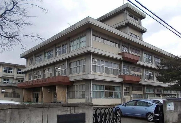 福島市立瀬上小学校まで1300m