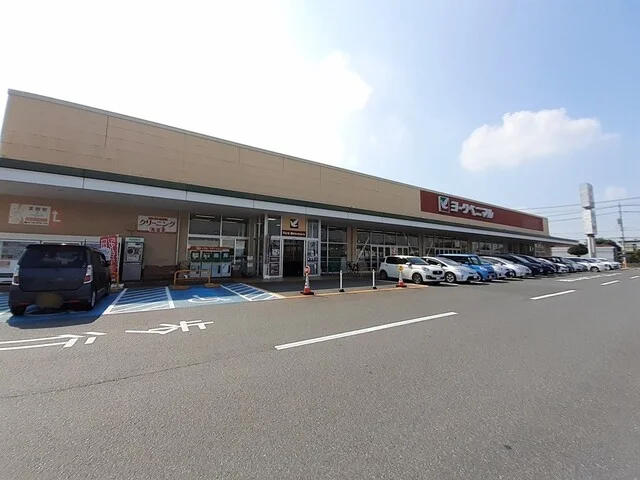 ヨークベニマル谷田部店まで3800m