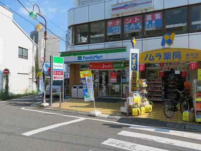 ファミリーマートまで750m