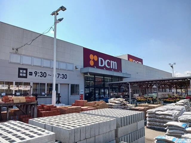 DCM新蒲郡店まで636m
