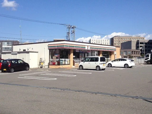 セブンイレブン金沢鞍月４丁目店まで90m