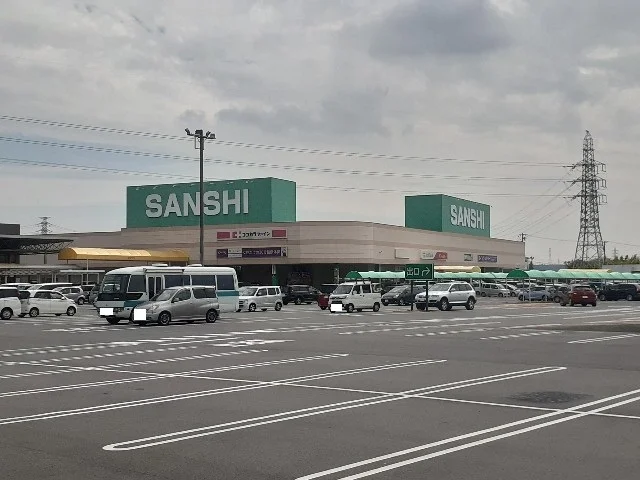 スーパーサンシ桑名店まで700m
