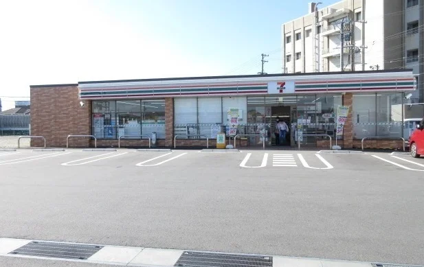 セブンイレブン松阪荒木町店まで290m