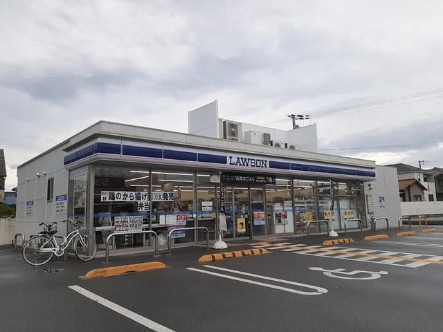 ローソンまで563m