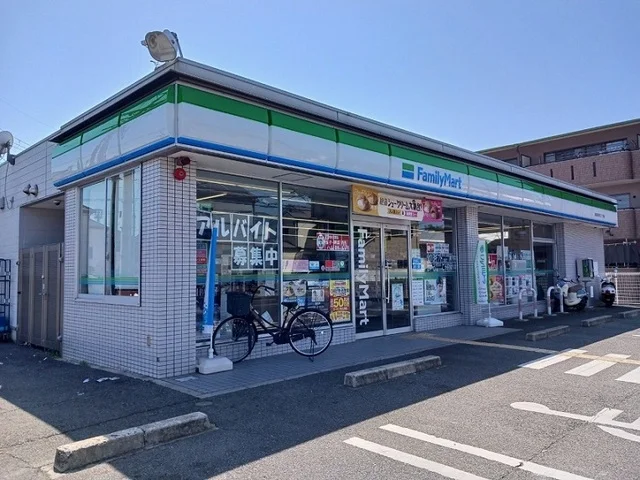 ファミリーマート様まで690m