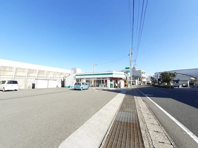 ファミリーマート 後免駅前店まで500m