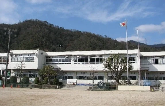 大林小学校まで1300m