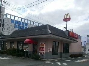 マクドナルドまで700m