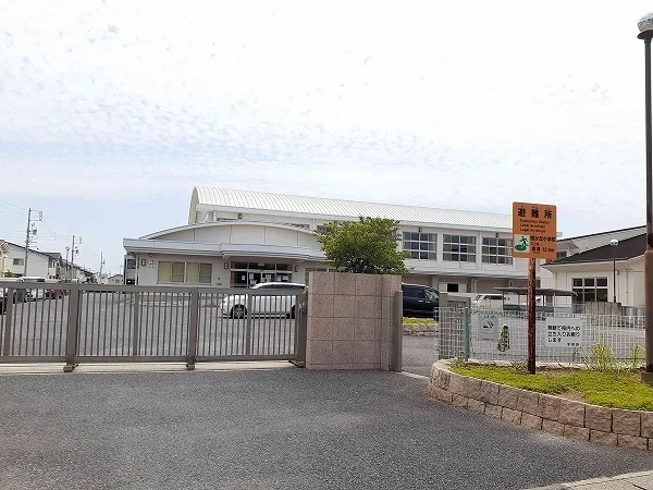 旭が丘小学校まで789m