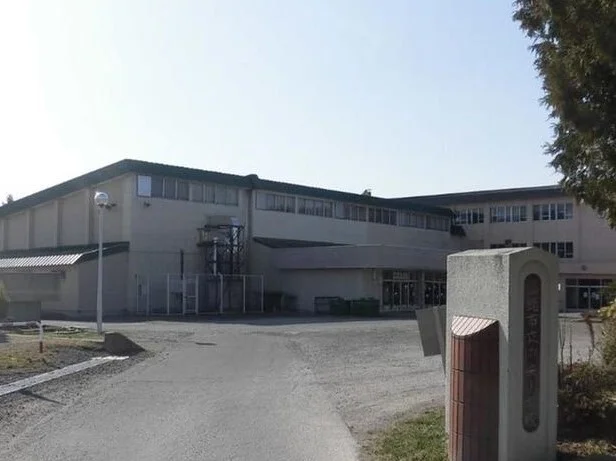 函館市立中央小学校まで1000m