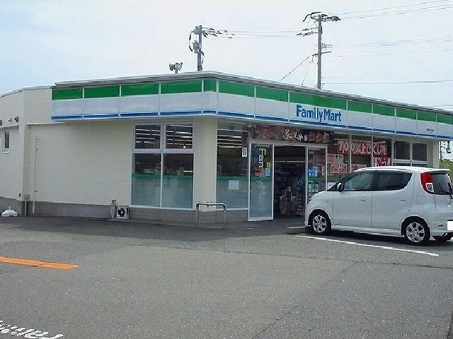 ファミリーマートまで450m