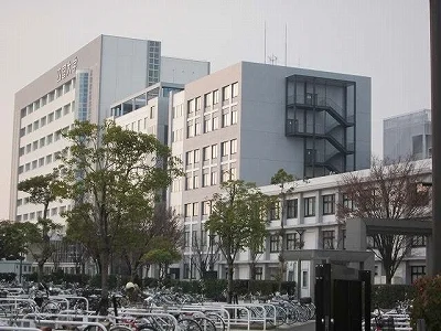 四国大学まで1300m