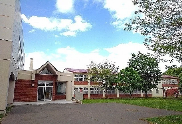江別第三中学校まで1300m