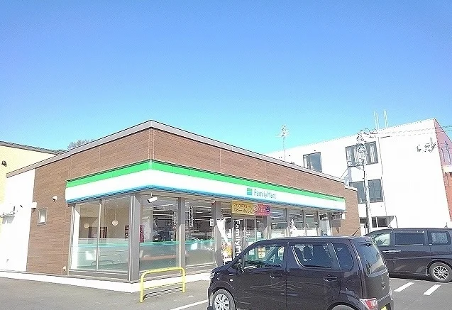 ファミリーマート江別緑町東まで750m