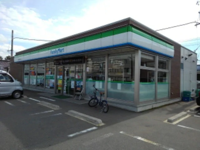 ファミリーマートまで500m
