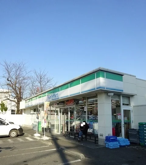 ファミリーマートまで650m