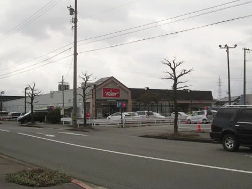 バロー 金津店まで90m