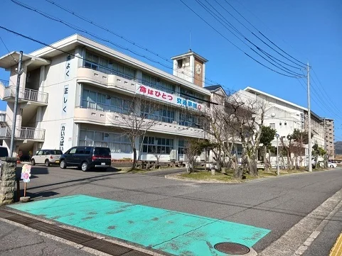 豊岡市立八条小学校まで735m