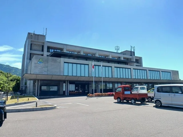 海南市役所様まで1600m
