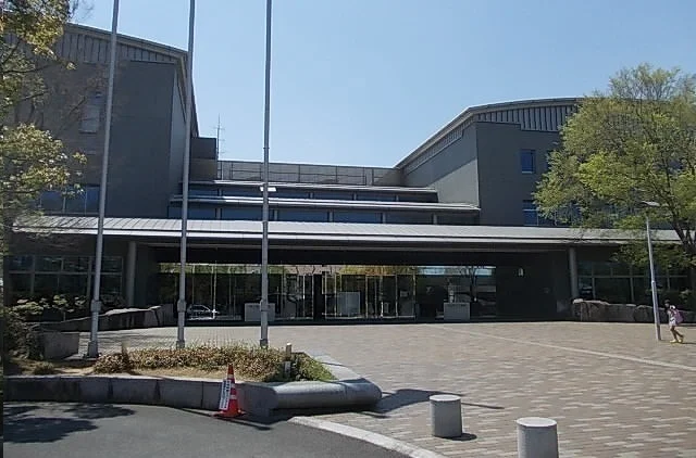 県立図書館さんまで1200m