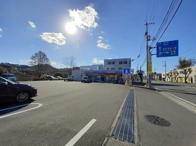 ローソン 高知瀬戸一丁目店まで800m