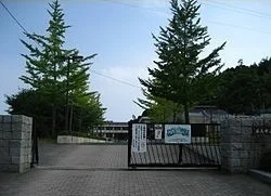 城山中学校まで1400m
