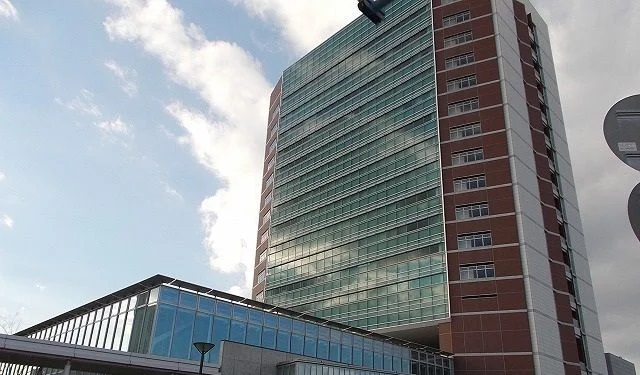 鈴鹿市役所まで1300m