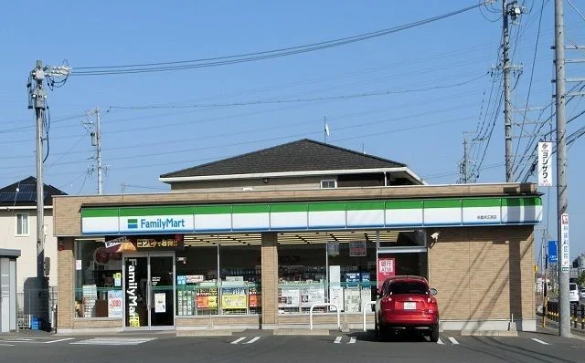 ファミリーマート鈴鹿末広南店まで400m