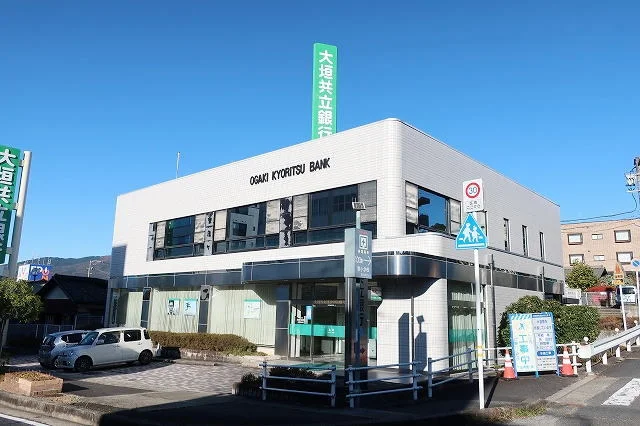 大垣共立銀行まで1100m