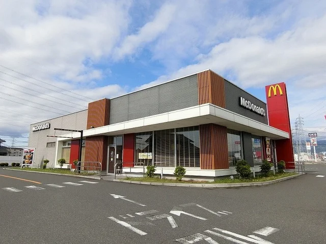 マクドナルド　真正店まで200m
