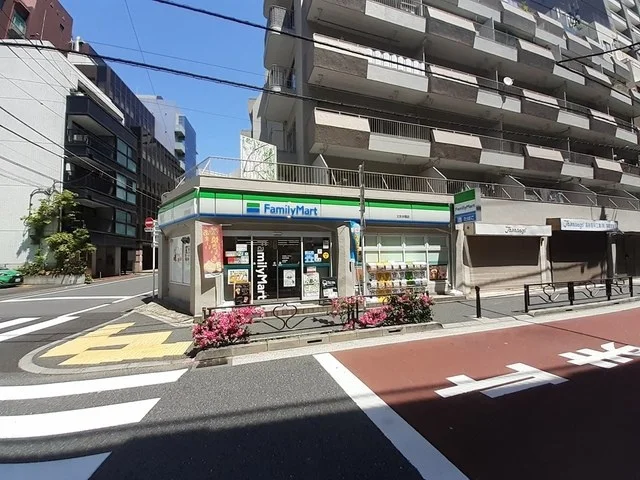 ファミリーマート文京本郷店まで49m