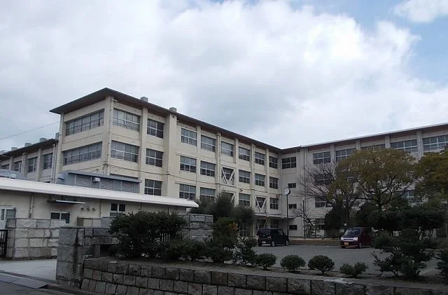 今治市立鳥生小学校まで970m