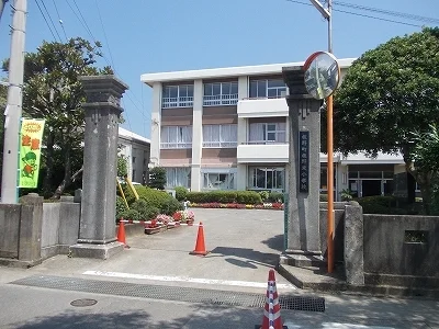 板野南小学校まで600m