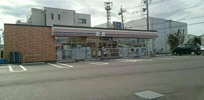 セブンイレブンまで590m
