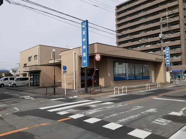 山梨中央銀行青沼支店まで270m