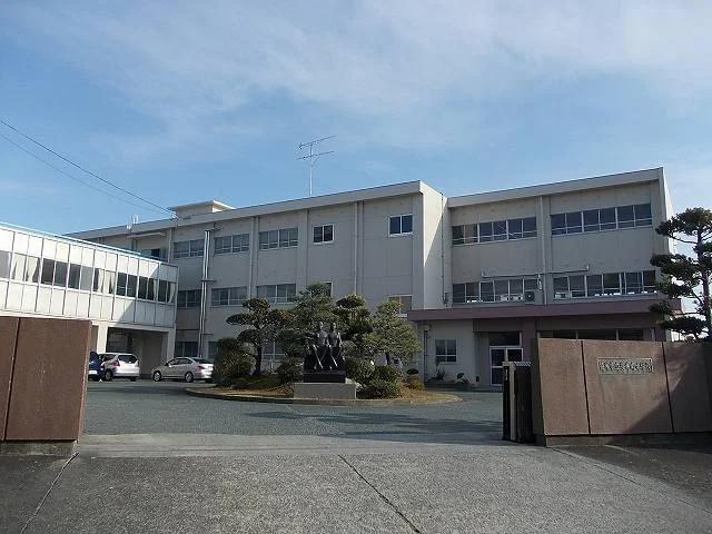 袋井南中学校まで2800m