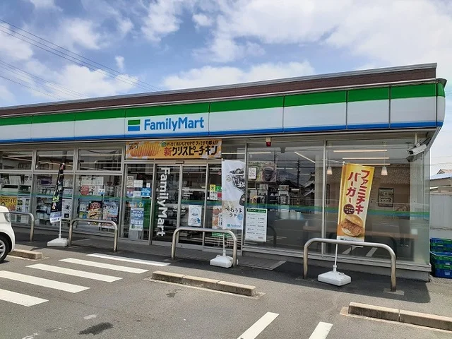 ファミリーマートまで160m