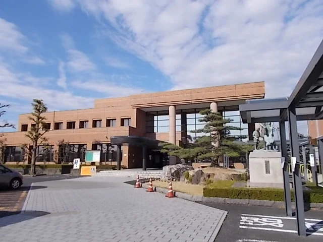 羽島市立図書館まで700m
