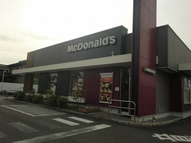 マクドナルド各務原蘇原店まで450m