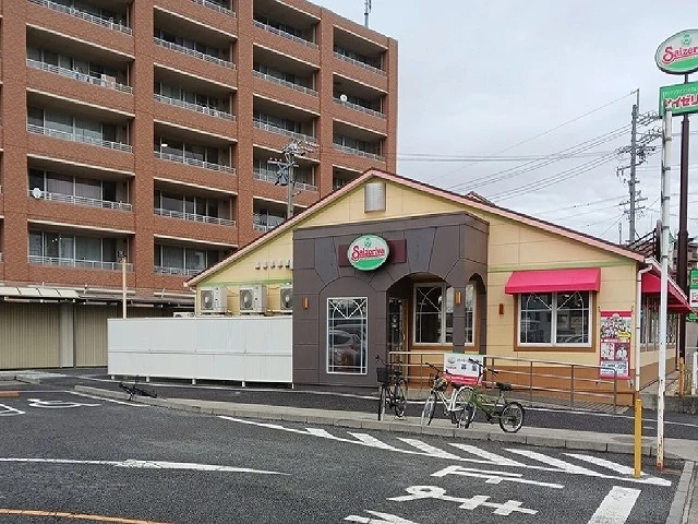 サイゼリヤまで790m