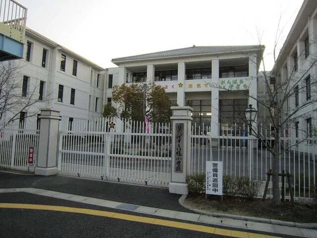 近江八幡市八幡小学校まで800m