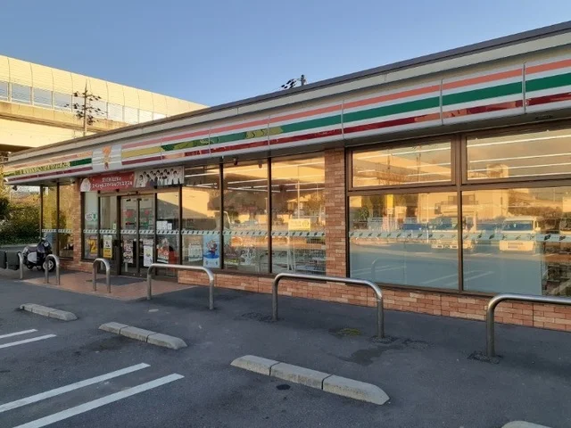 セブンイレブン 久御山市田店まで550m