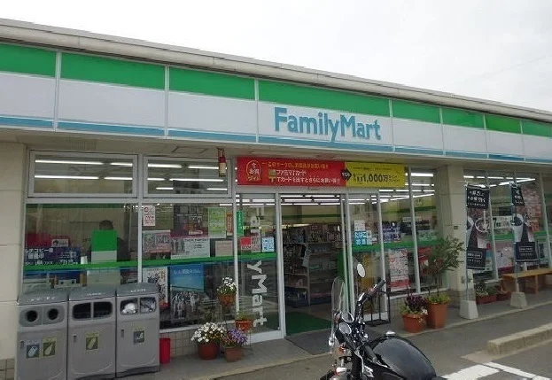 ファミリーマートまで1000m