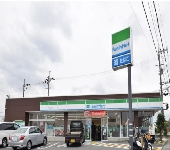 ファミリーマート箕面新稲店まで500m