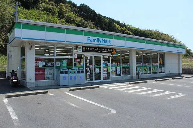 ファミリーマートまで800m